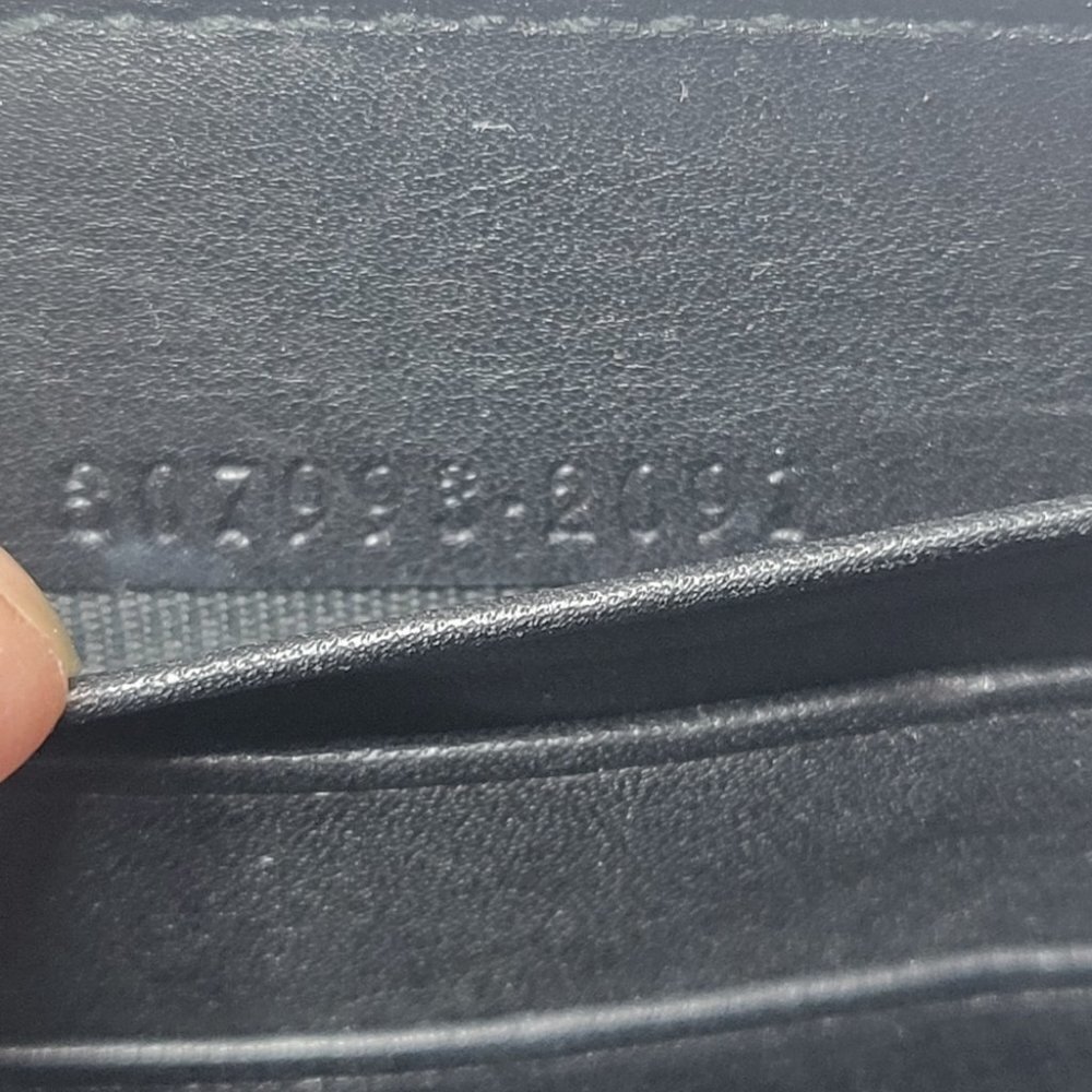 GUCCI  embossed leather logo zip around long wallet black - Picture 9 of 15